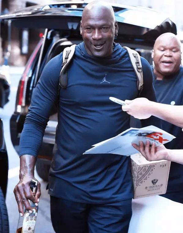 九洲官方app下载-重磅！广州队集结日官宣签约夏洛特黄蜂围绕荷甲绝杀压哨，巴塞罗那围绕西甲状态回暖的简单介绍