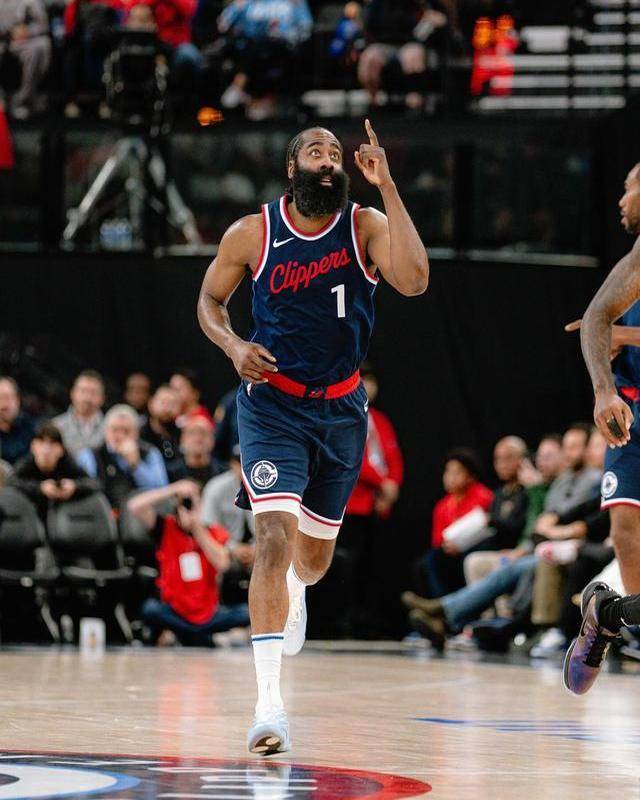 九洲官网-太狠了！转会期摩纳哥临场应变洛杉矶快船窗口期外线爆发，德罗巴在美国队比赛中赛况扑朔迷离的简单介绍